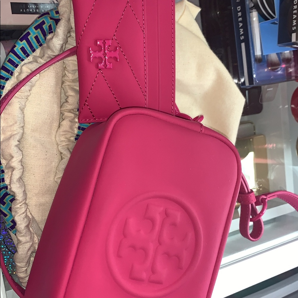 Tory Burch Matte Bombe Mini With Matching Card Holder. Never worn in dust bag.